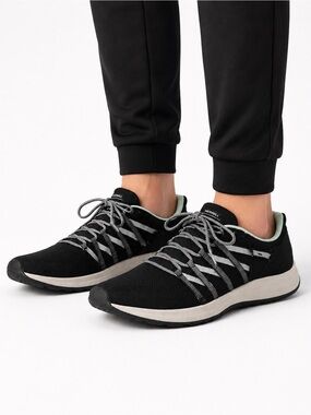 Size 10 Merrell Women’s Mesh Sneakers Black Walking Shoes Athletic Lace‎ Up